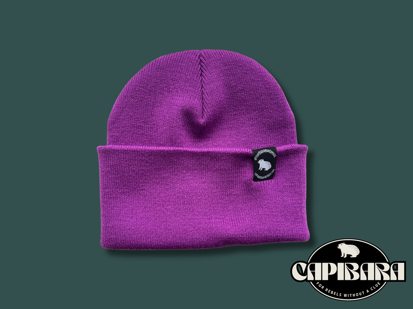 Capibara beanie in Fuchsia