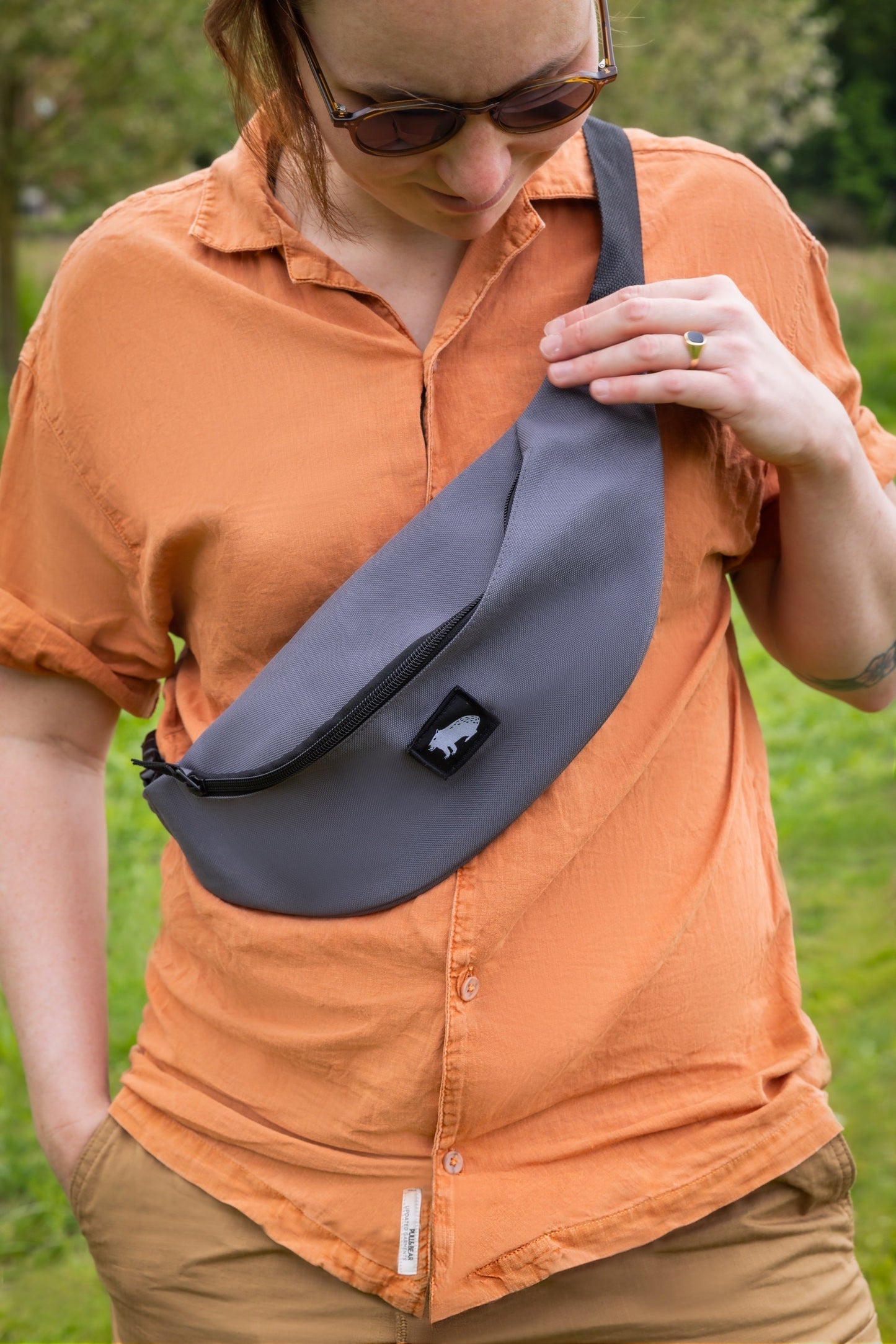 Capibara Fannypack in grey